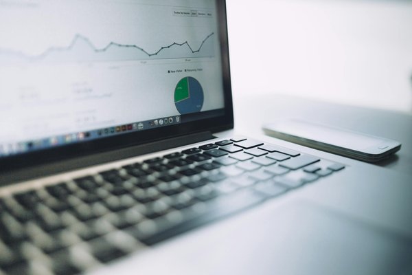 Quels sont les principaux défis de la gestion des bases de données NoSQL dans les applications web?