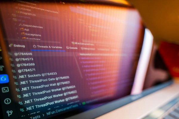 Comment choisir un moniteur ultra-large pour une configuration de trading en ligne?